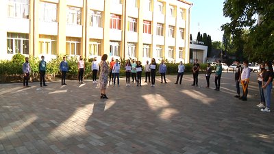 У Житомирі в школі №17 уроки геометрії проводять на подвір'ї У Житомирі в школі №17 уроки геометрії проводять на подвір'ї