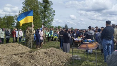 На Черкащині попрощалися із захисником Максимом Пташником На Черкащині попрощалися із захисником Максимом Пташником