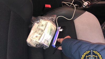 Затримали на хабарі: харківські слідчі готують підозру одному з керівників фіскальної служби Полтави Затримали на хабарі: харківські слідчі готують підозру одному з керівників фіскальної служби Полтави