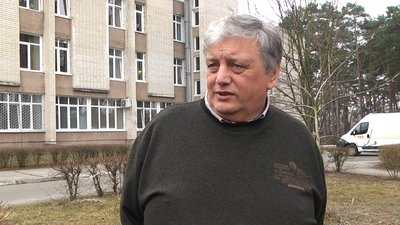 Нетішинський міський голова Олександр Супрунюк: Наш медзаклад має усі необхідні умови та потенціал, аби приймати хворрих з сусідніх районів. Фото: Суспільне. Поділля. Нетішинський міський голова Олександр Супрунюк: Наш медзаклад має усі необхідні умови та потенціал, аби приймати хворрих з сусідніх районів. Фото: Суспільне. Поділля.