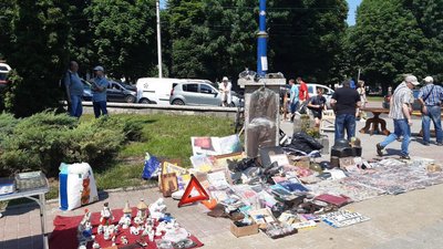 На фото: Хмельницький "блошиний" ринок. На фото: Хмельницький "блошиний" ринок.
