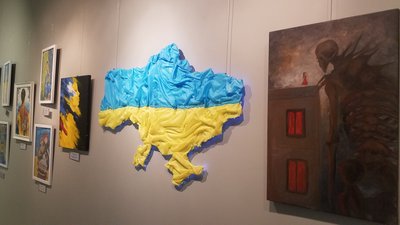 "Вільні люди": у Рівному діє виставка дитячих робіт, написаних за пів року війни "Вільні люди": у Рівному діє виставка дитячих робіт, написаних за пів року війни
