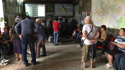 Очікують на гуманітарну допомогу. Очікують на гуманітарну допомогу.