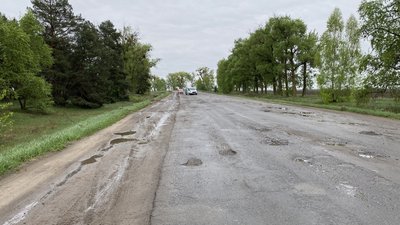 Дорогу Гадяч-Опішня на Полтавщині цьогоріч не ремонтуватимуть Дорогу Гадяч-Опішня на Полтавщині цьогоріч не ремонтуватимуть