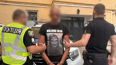 На Закарпатті затримали чоловіка, якого підозрюють у вбивстві знайомого сокирою