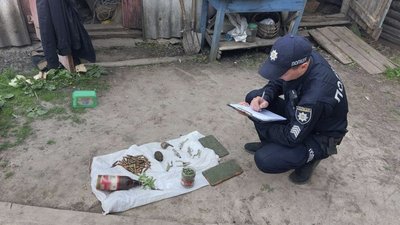 Побили та кинули гранату: на Чернігівщині затримали причетних до вбивства мешканця Прилуччини Побили та кинули гранату: на Чернігівщині затримали причетних до вбивства мешканця Прилуччини