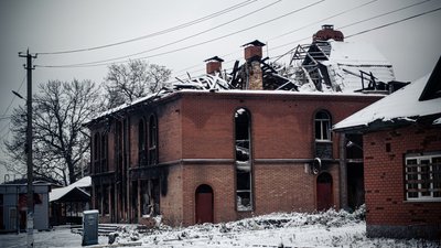 Жителі деокупованої Козачої Лопані на Харківщині отримали від волонтерів будівельні набори Жителі деокупованої Козачої Лопані на Харківщині отримали від волонтерів будівельні набори