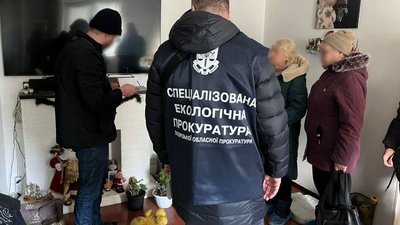 Небезпечні відходи, пластикова тара з-під агрохімікатів, збитки довкіллю, суд, подружжя