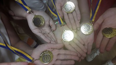 Херсонські школярі очолили одну з номінацій у міжнародному конкурсі "Париж - Торонто"