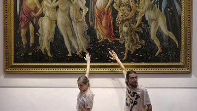 Екоактивісти намагались приклеїтися до картини Сандро Боттічеллі Екоактивісти намагались приклеїтися до картини Сандро Боттічеллі