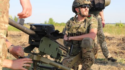 Голова ДПСУ відвідав позиції на Бахмутському й Лиманському напрямках та вручив нагороди Голова ДПСУ відвідав позиції на Бахмутському й Лиманському напрямках та вручив нагороди