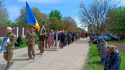 На Чернігівщині попрощалися з солдатом Сергієм Кифоренком На Чернігівщині попрощалися з солдатом Сергієм Кифоренком
