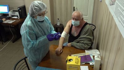 Охочих побільшало: як працює пункт вакцинації на автовокзалі в Черкасах