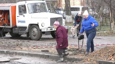 У Херсоні ремонтують колектор: жителі незадоволені обмеженням руху транспорту У Херсоні ремонтують колектор: жителі незадоволені обмеженням руху транспорту