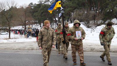 У Тростянці на Сумщині попрощалися з військовим Максимом Давидовим