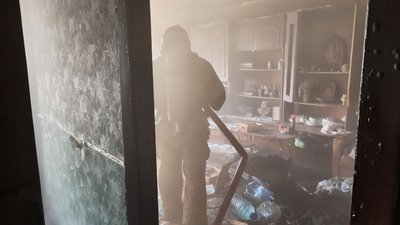 На Полтавщині з багатоповерхівки врятували трьох людей: серед них дитина