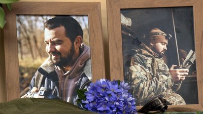 120 світлин загиблого на війні фотографа з Волині передали у Національний архів 120 світлин загиблого на війні фотографа з Волині передали у Національний архів