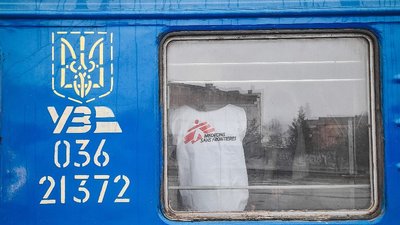 Медичний евакуаційний потяг “Лікарів без кордонів” виконав свій перший рейс в Україні Медичний евакуаційний потяг “Лікарів без кордонів” виконав свій перший рейс в Україні
