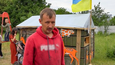 У Новоселівці із ящиків з-під боєприпасів зібрали дитячий будинок У Новоселівці із ящиків з-під боєприпасів зібрали дитячий будинок