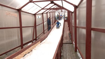 На санній естакаді відпрацьовують техніку спортсмени із 7 років На санній естакаді відпрацьовують техніку спортсмени із 7 років