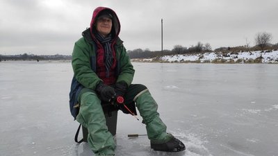 У Луцьку рятувальники розповіли рибалкам, як не провалитися під кригу У Луцьку рятувальники розповіли рибалкам, як не провалитися під кригу