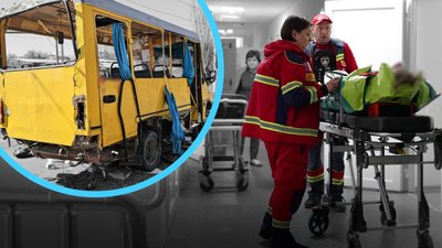 "Бачили дрон, але було пізно". Поранені водій та пасажири розповіли, як дрон атакував маршрутку у Херсоні