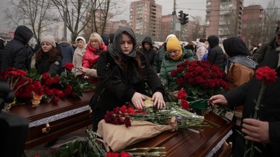 "Шансів вижити не було — їх прибило бетонною плитою". У Дніпрі попрощалися з подружжям, яке загинуло через ракетний удар "Шансів вижити не було — їх прибило бетонною плитою". У Дніпрі попрощалися з подружжям, яке загинуло через ракетний удар