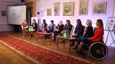 У Миколаєві форум громадських діячок зібрав жінок з інвалідністю