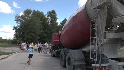 Акція проти будівництва заправки на Масанах: люди зупинили техніку Акція проти будівництва заправки на Масанах: люди зупинили техніку