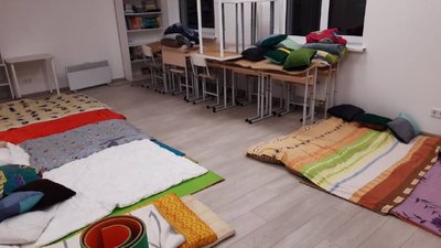 "На ночівлю щодня приїздять люди": у вінницькій приватній школі облаштували прихисток "На ночівлю щодня приїздять люди": у вінницькій приватній школі облаштували прихисток