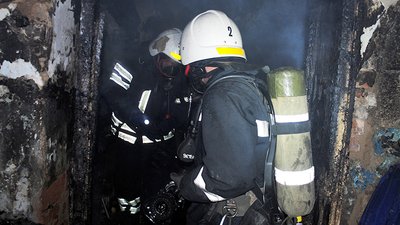 Під час пожежі в Миколаєві загинув чоловік. Ще п’ятьох людей вдалося врятувати Під час пожежі в Миколаєві загинув чоловік. Ще п’ятьох людей вдалося врятувати