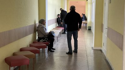 "Я працюю на Україну, Херсон це Україна!". Історія хірурга, який працював в окупації "Я працюю на Україну, Херсон це Україна!". Історія хірурга, який працював в окупації