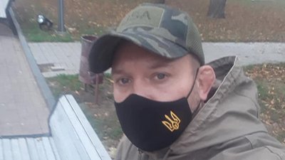 У Сумах волонтера облили "зеленкою" за пост щодо кандидата в мери