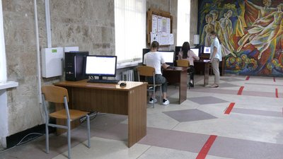 Від ранку система "висла": на Рівненщині стартував прийом документів до вишів