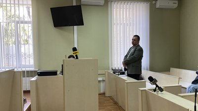 Розгляд справи поновлення на посаді секретаря Полтавської міськради Андрія Карпова відклали: яка причина Розгляд справи поновлення на посаді секретаря Полтавської міськради Андрія Карпова відклали: яка причина