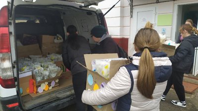 „Вибуховий смак джавеліна”. У Кущівській гімназії пекли паски для військових „Вибуховий смак джавеліна”. У Кущівській гімназії пекли паски для військових
