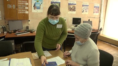 У бібліотеках Херсона пенсіонерам допомагають перейти на нового постачальника газу