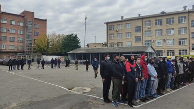 З Полтави на службу відправили перший призовників З Полтави на службу відправили перший призовників