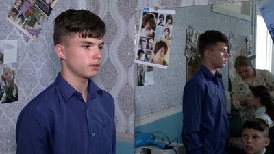 Діти вчаться стригти волосся та робити зачіски Діти вчаться стригти волосся та робити зачіски