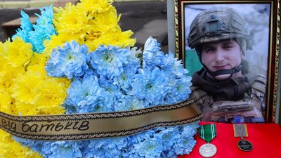 На Кіровоградщині попрощалися з трьома військовими На Кіровоградщині попрощалися з трьома військовими