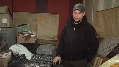 "Вони носять ляльки-мотанки у кишенях": черкаські волонтери повезли "передачку" бійцям "Вони носять ляльки-мотанки у кишенях": черкаські волонтери повезли "передачку" бійцям