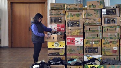 Переселенців у Луцьку одягають на зиму Переселенців у Луцьку одягають на зиму