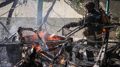 Херсон, обстріли РФ, пожежа, рятувальник, авто