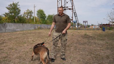 старший інспектор-кінолог Віталій Хоменко кроп старший інспектор-кінолог Віталій Хоменко кроп
