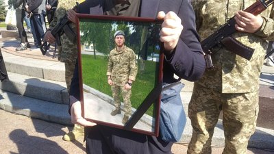 У Рівному попрощалися із двома захисниками, які загинули на Донеччині У Рівному попрощалися із двома захисниками, які загинули на Донеччині