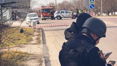Поліція огородила територію біля смітника, в якому стався вибух