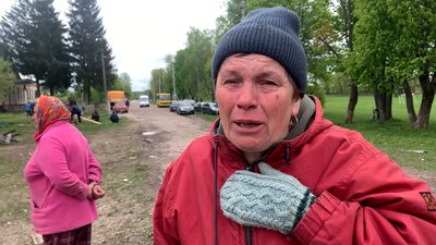 "Не корову в мене забрав Путін – ... він забрав матір". Жителька Чернігівщини розповіла, як загинула її мати "Не корову в мене забрав Путін – ... він забрав матір". Жителька Чернігівщини розповіла, як загинула її мати