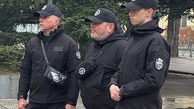Сімферополь — "дружинники" "Русской общины" патрулюють центр міста