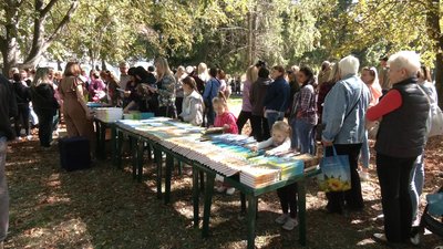 У Рівному переселенцям роздали книги та канцелярію У Рівному переселенцям роздали книги та канцелярію