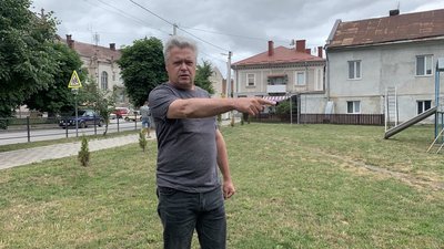 На Тернопільщині переселенці хочуть облаштувати дитячий майданчик На Тернопільщині переселенці хочуть облаштувати дитячий майданчик